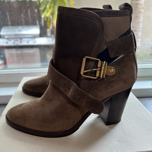 Burberry Brit Larina75 Ankle Boot - Picture 1 of 10